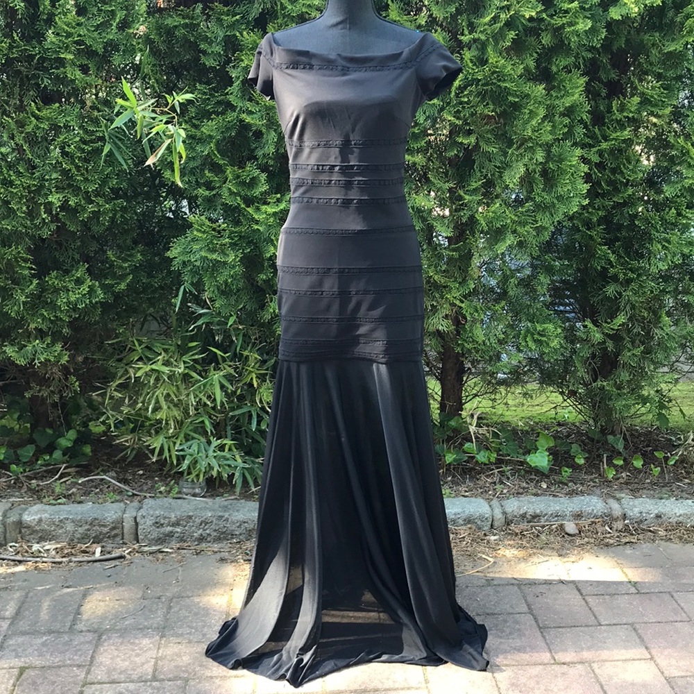 Beautiful Halston Heritage gown